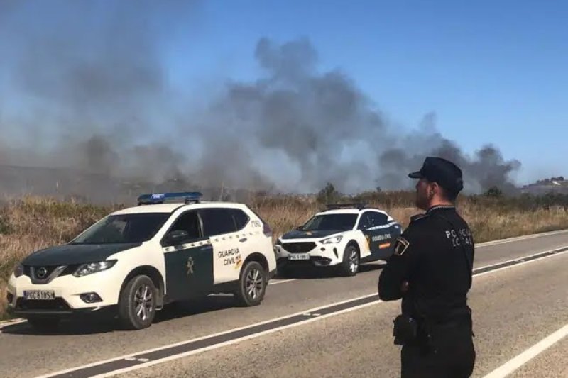 El incendio de Xàbia ha obligado a desalojar cerca de cien  personas  El incendio de Xàbia ha obligado a desalojar cerca de cien  personas